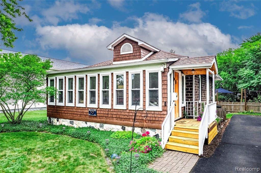 30 Beebe Street, Lake Orion Vlg, MI 48362 Main Photo