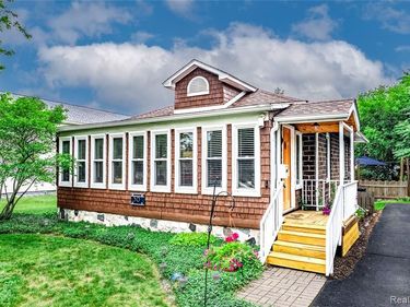 30 Beebe Street, Lake Orion Vlg, MI 48362