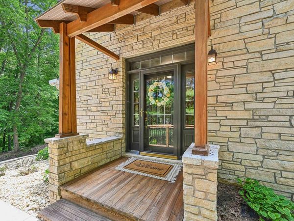 910 Cedar Lane Drive, Waverly, IA 50677