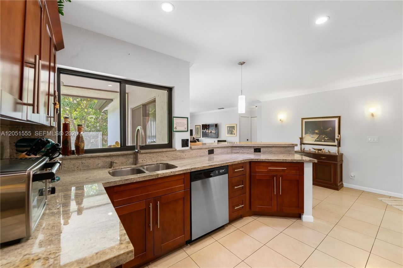 5741 W Waterford Dr, Davie, FL 33331 Photo