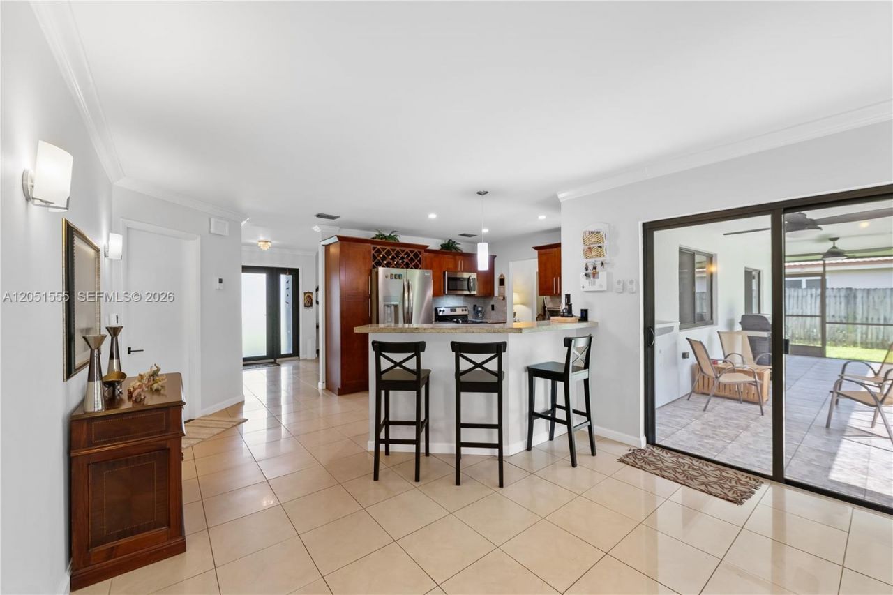5741 W Waterford Dr, Davie, FL 33331 Photo