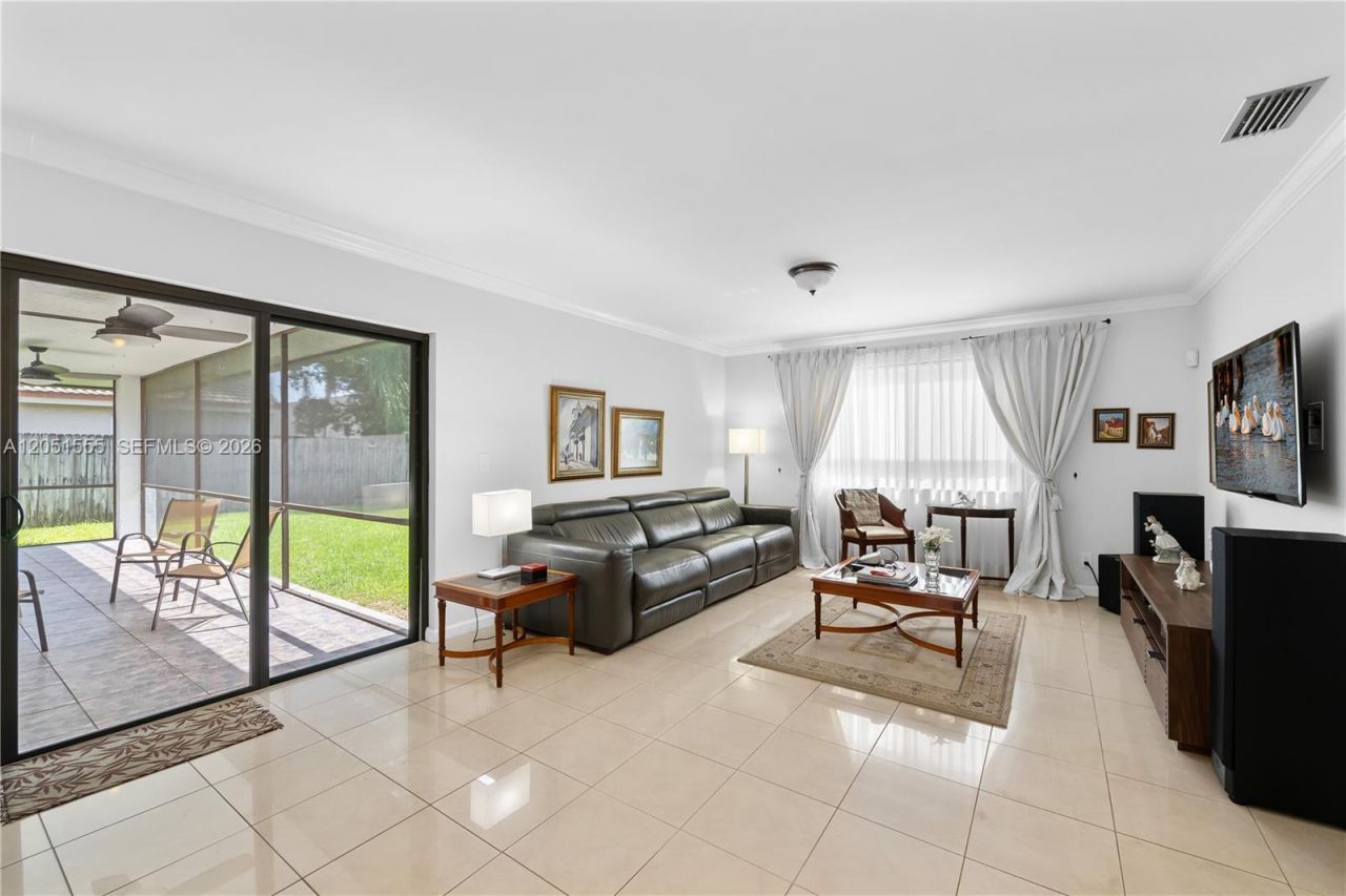 5741 W Waterford Dr, Davie, FL 33331 Photo
