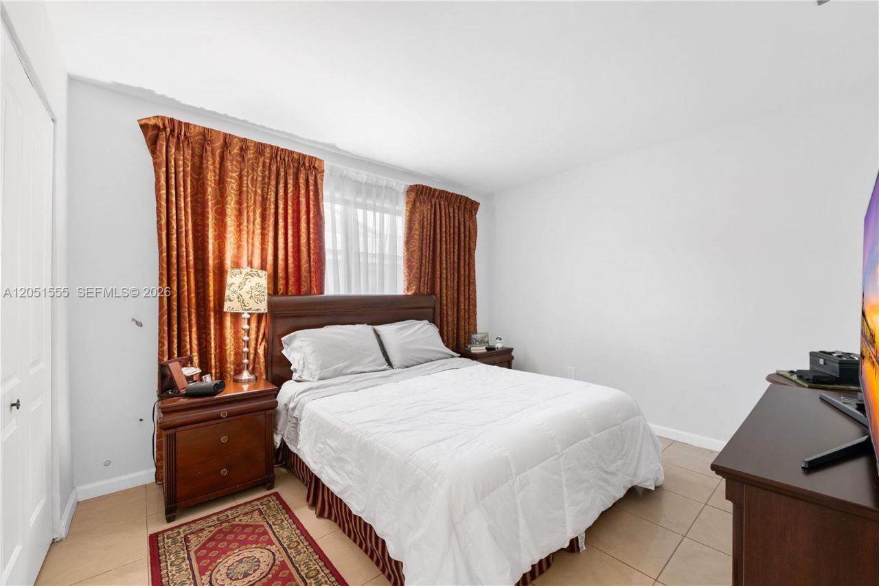 5741 W Waterford Dr, Davie, FL 33331 Photo