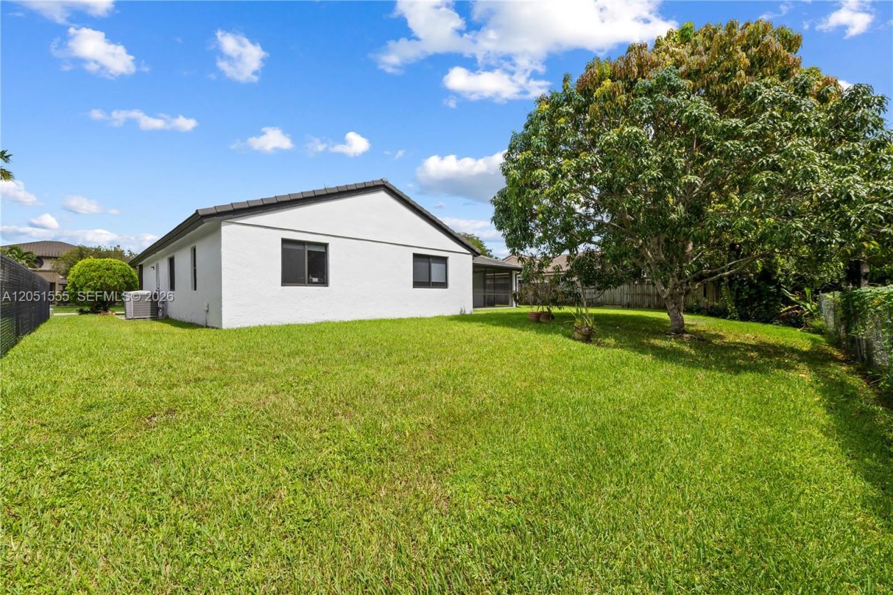 5741 W Waterford Dr, Davie, FL 33331 Photo