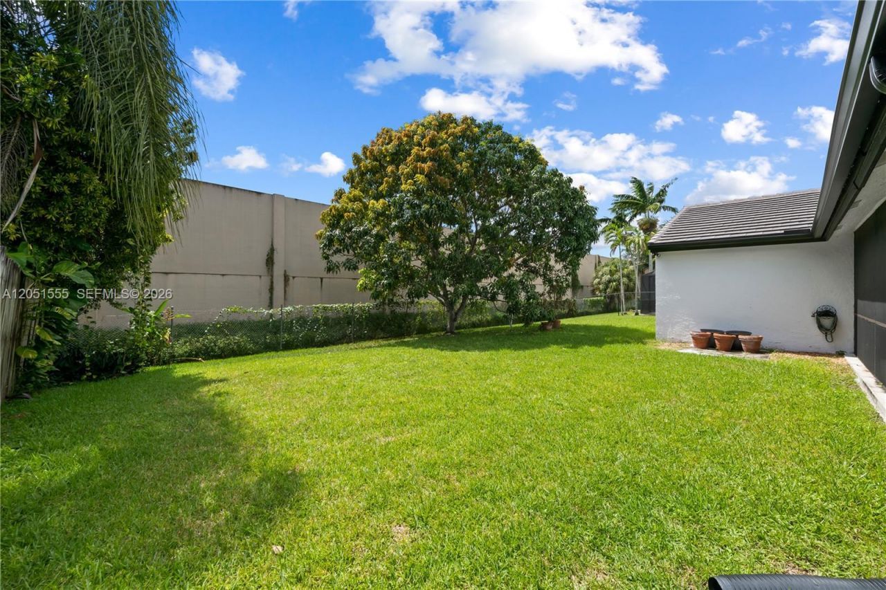 5741 W Waterford Dr, Davie, FL 33331 Photo