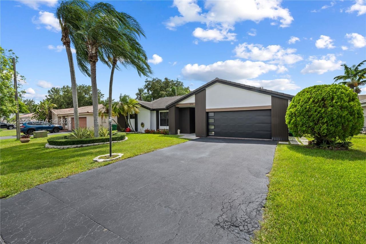 5741 W Waterford Dr, Davie, FL 33331 Photo