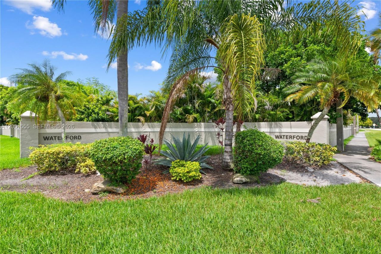 5741 W Waterford Dr, Davie, FL 33331 Photo