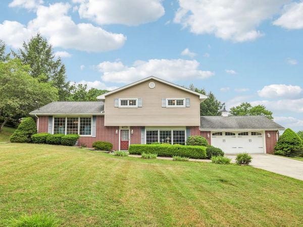 625 Palo Alto Drive, Ellwood City, PA 16117