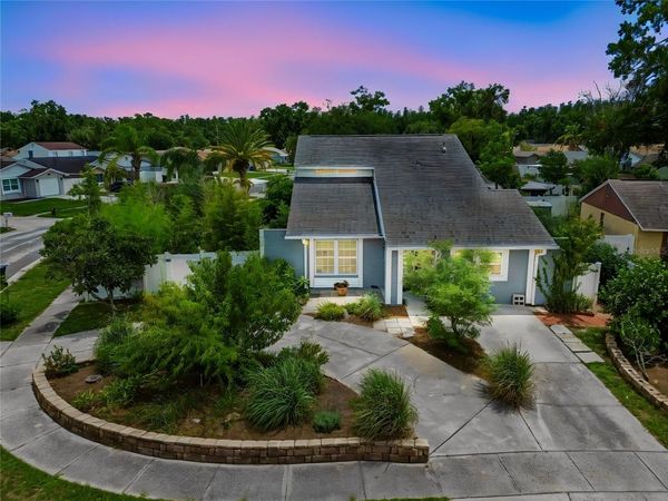 16018 SADDLESTRING DRIVE , TAMPA, FL 33618