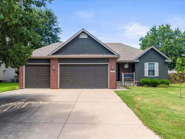 1307 SE Scenic Drive, Blue Springs, MO 64014