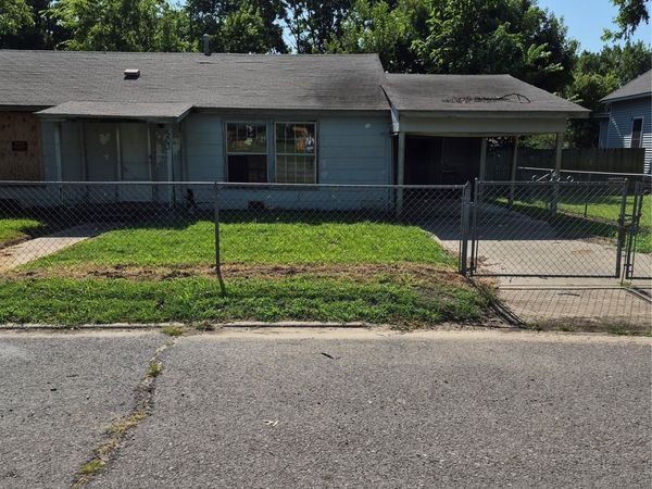 503 N Broadway , Checotah, OK 74426