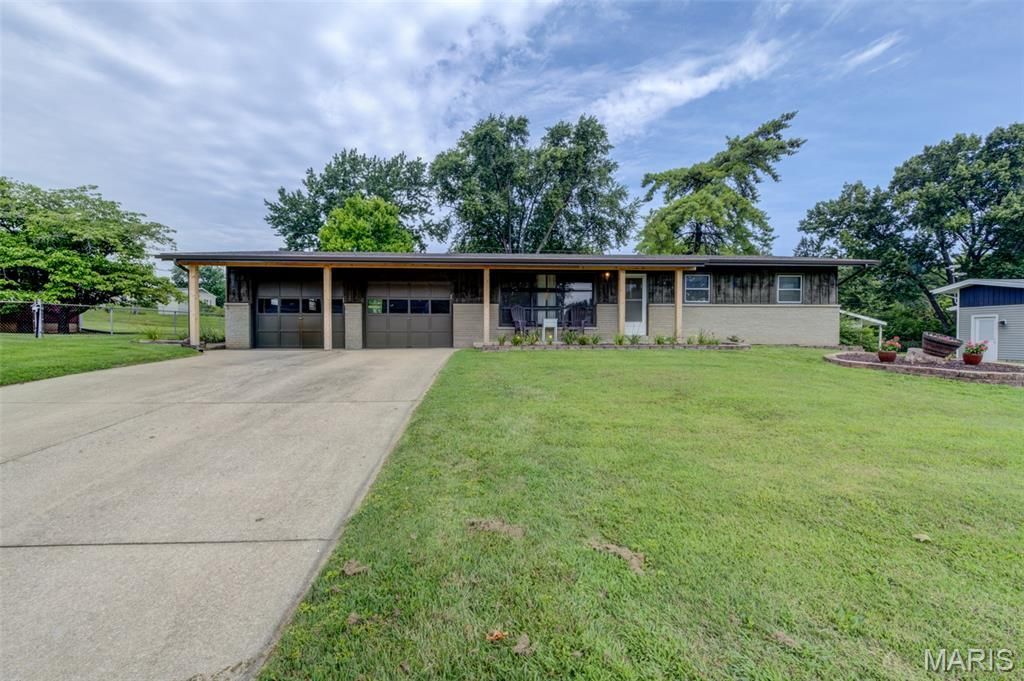 96 Susan Drive , Saint Charles, MO 63301 Main Photo
