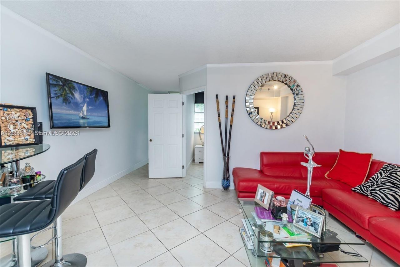 905 Brickell Bay Dr , Unit 623, Miami, FL 33131 Photo