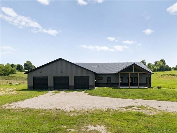 20691 Kansas Avenue, Tonganoxie, KS 66086