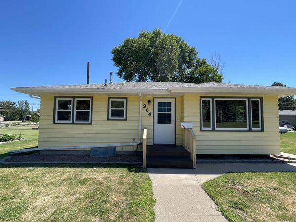 904 10th Avenue W, Mobridge, SD 57601