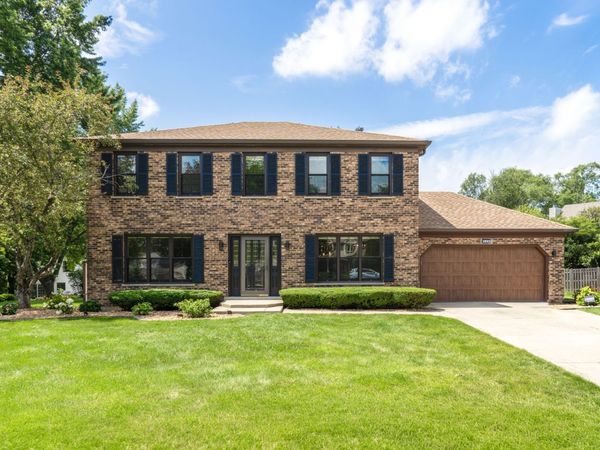 120 PLYMOUTH Court , Bartlett, IL 60103