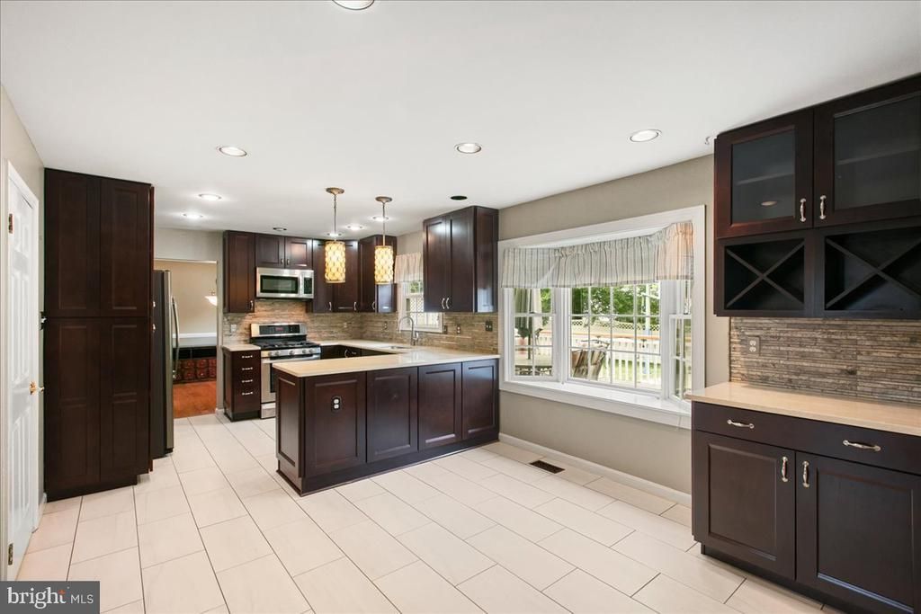 7142 Red Horse Tavern Lane, Springfield, VA 22153 Main Photo