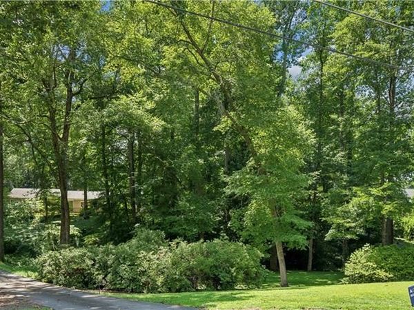 3952 Club Drive NE, Atlanta, GA 30319