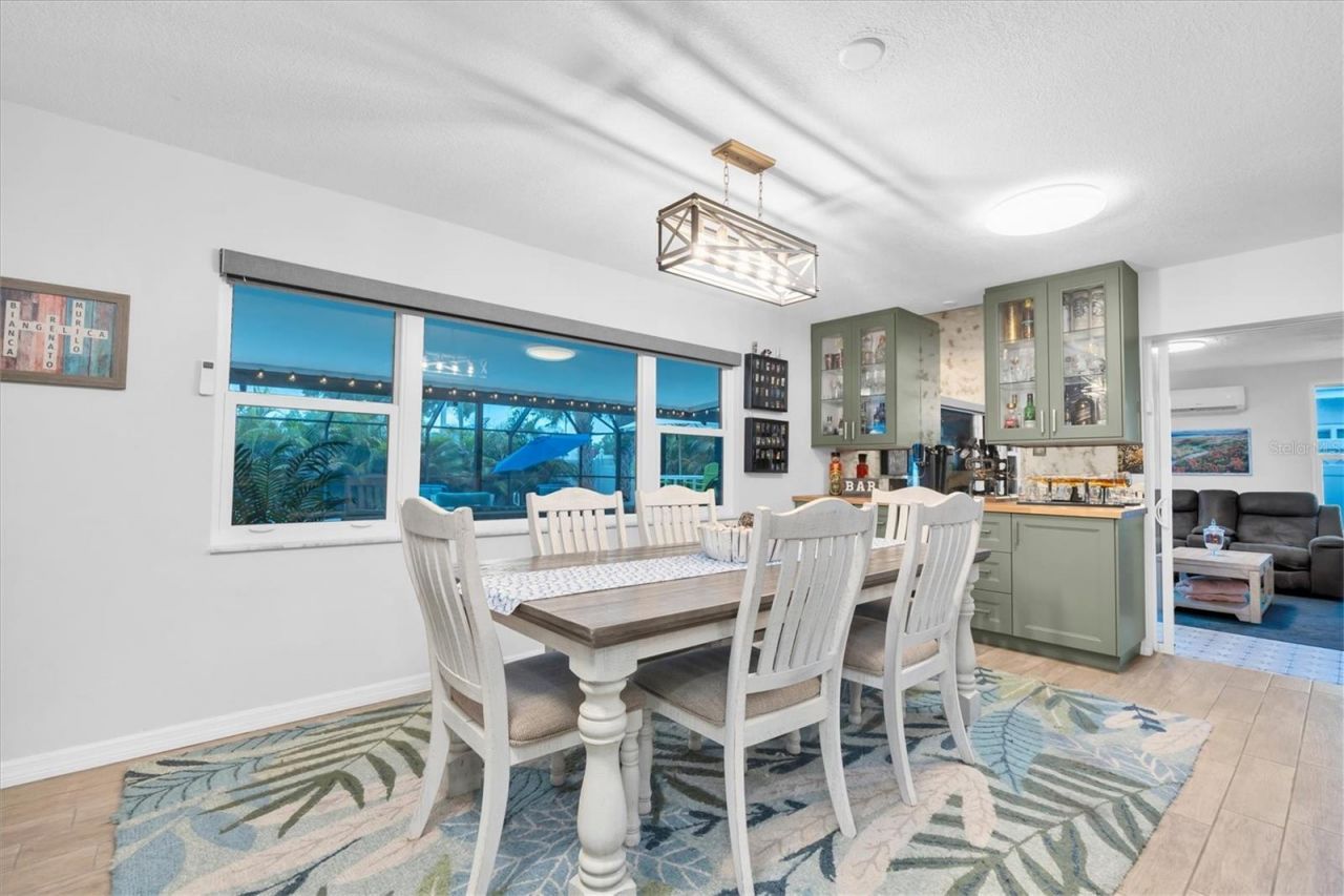 13179 Dorchester Drive, Seminole, FL 33776 Photo