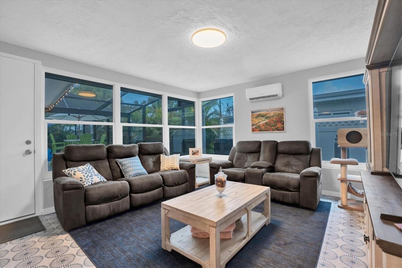 13179 Dorchester Drive, Seminole, FL 33776 Photo
