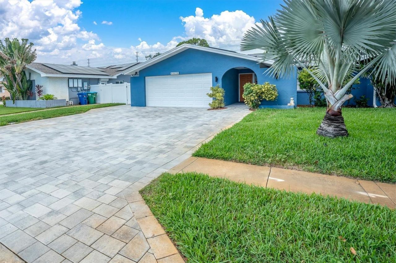 13179 Dorchester Drive, Seminole, FL 33776 Photo