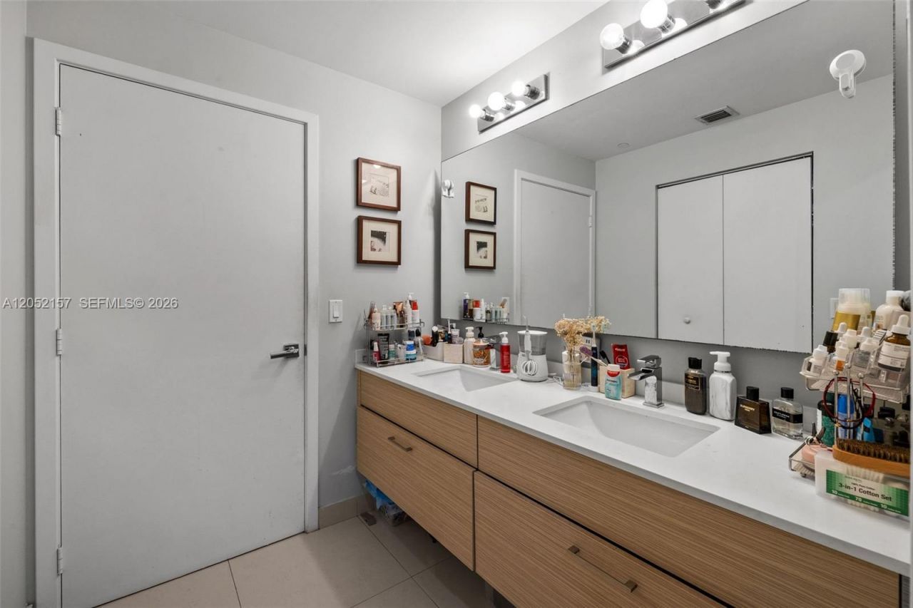 600 NE 27th St , Unit 2202, Miami, FL 33137 Photo