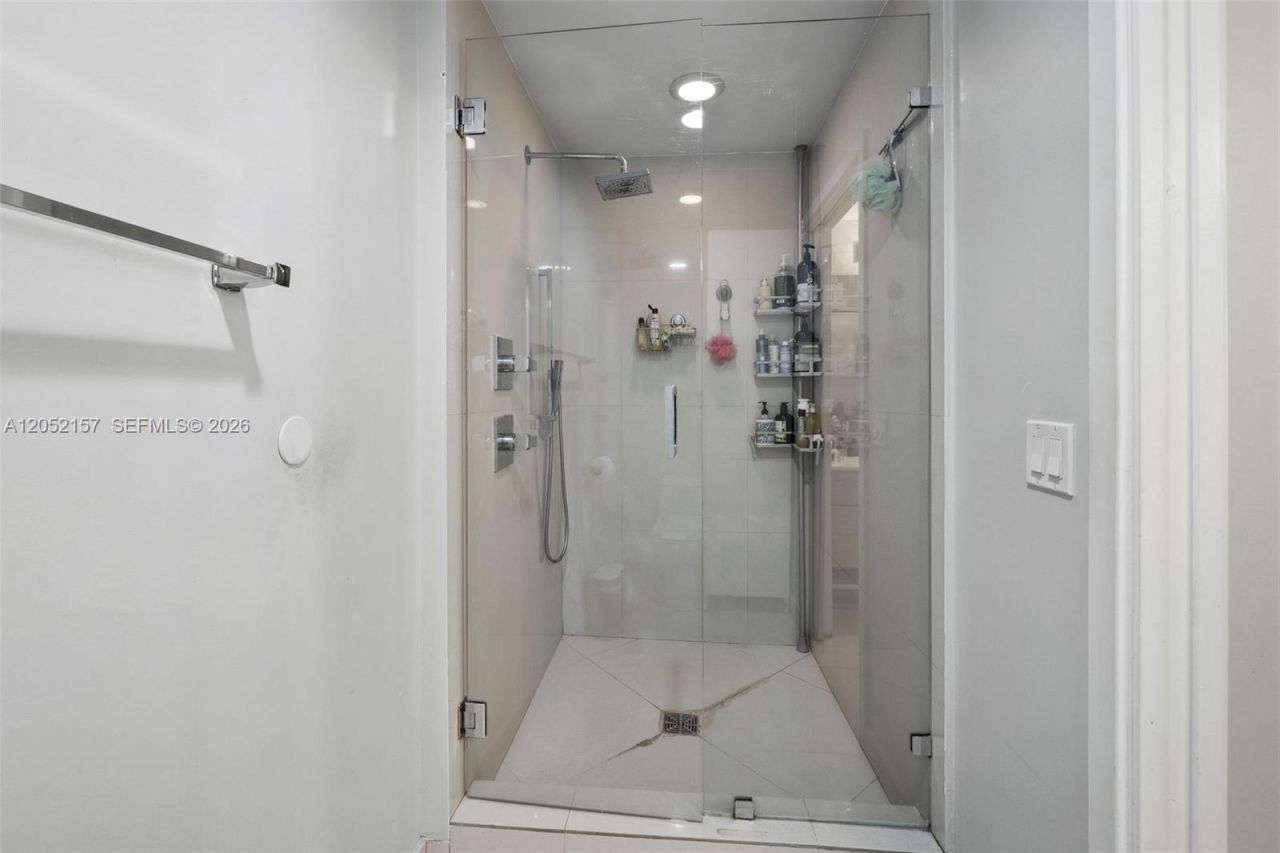 600 NE 27th St , Unit 2202, Miami, FL 33137 Photo