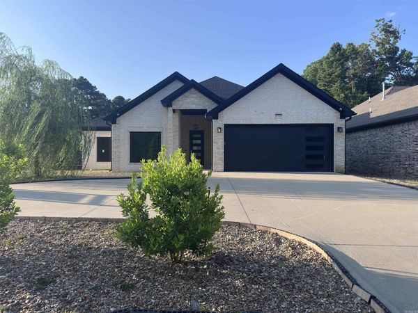8200 Kanis Pines Drive , Little Rock, AR 72204