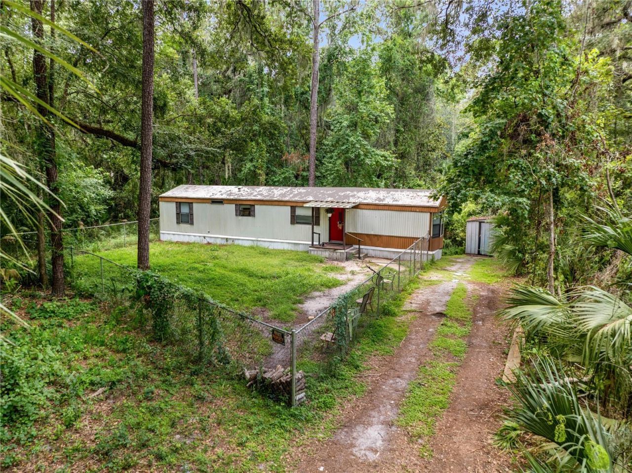 3080 Cr 417 , Lake Panasoffkee, FL 33538