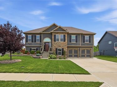 10019 N Lister Avenue, Kansas City, MO 64156