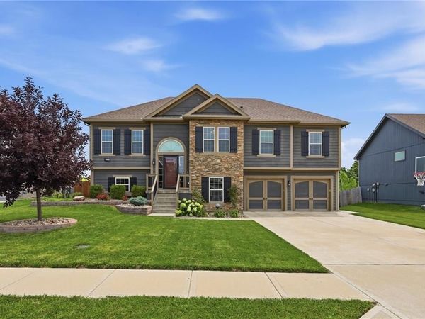 10019 N Lister Avenue, Kansas City, MO 64156