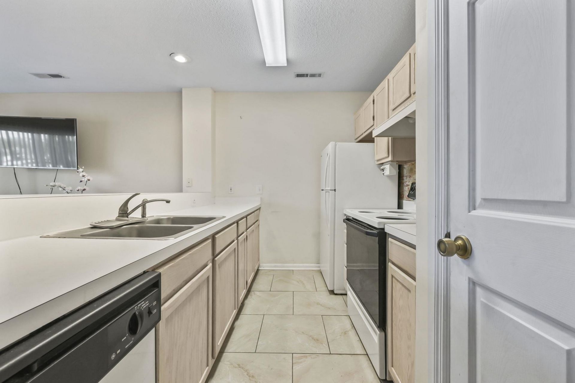 204 Landing Rd.  Photo 8