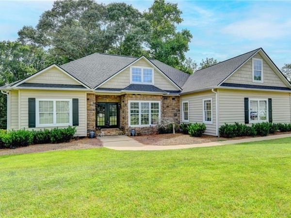 33 Highland Road N, Dahlonega, GA 30533