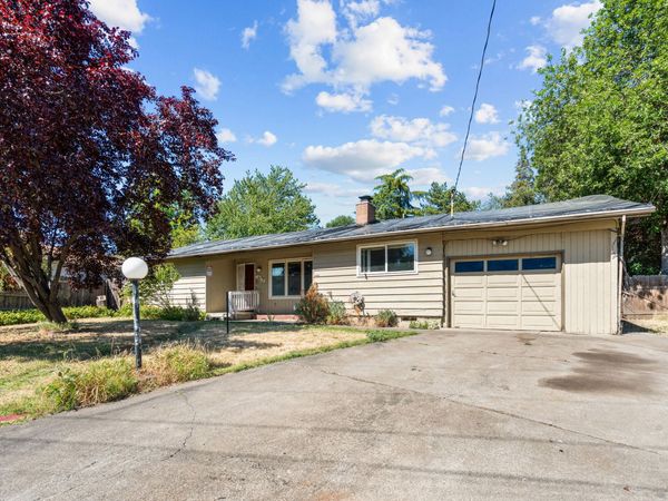 130 Sharon Drive, Phoenix, OR 97535