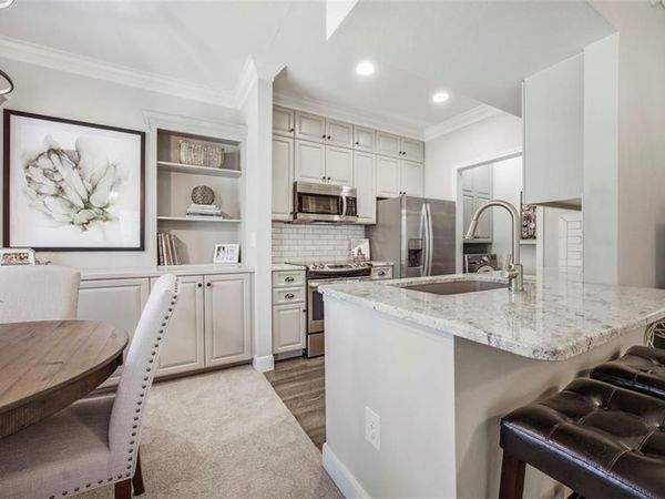 11622 Tomahawk Creek Parkway, Unit E, Leawood, KS 66211
