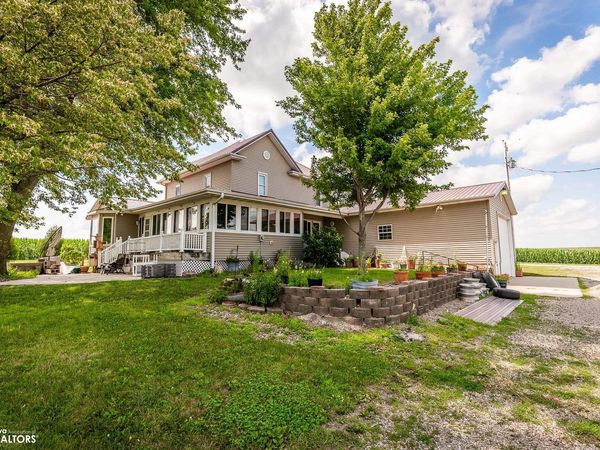 2054 350Th Avenue, Brooklyn, IA 52211
