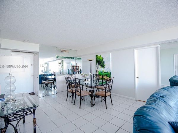 3701 N Country Club Dr , Unit 902, Aventura, FL 33180