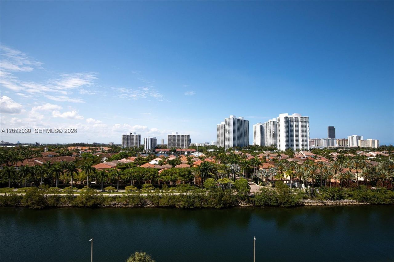 3701 N Country Club Dr , Unit 902, Aventura, FL 33180 Photo