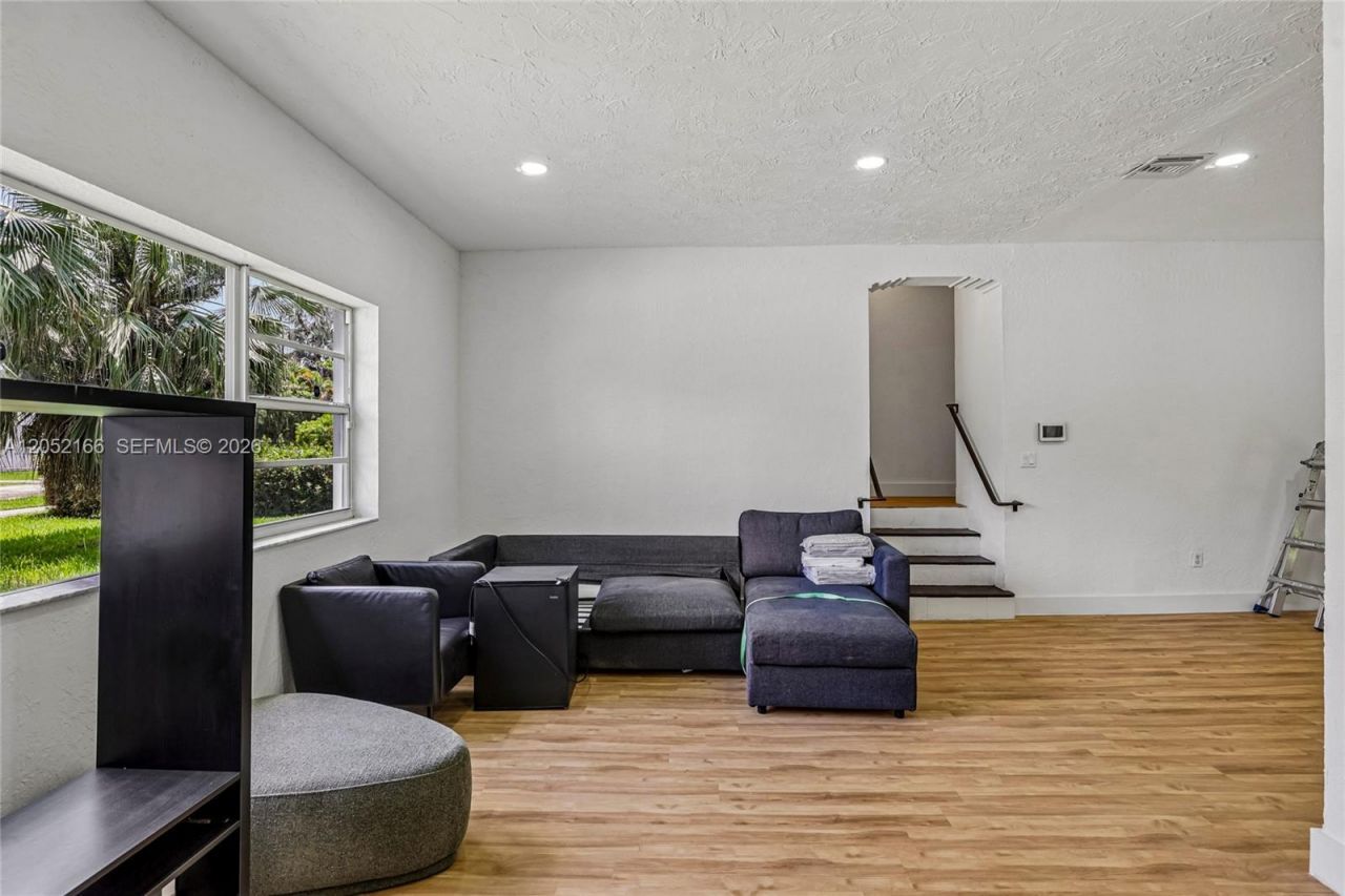 130 NW 85th St , Unit --, Miami, FL 33150 Photo