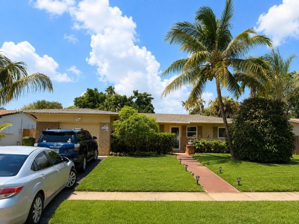 8291 NW 17th Ct, Pembroke Pines, FL 33024