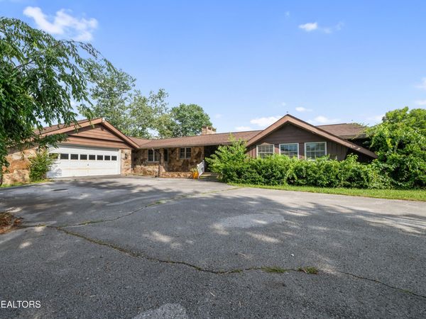 820 Highway 68 , Crossville, TN 38555