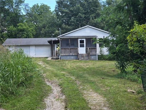 527 N 141st Street, Bonner Springs, KS 66012