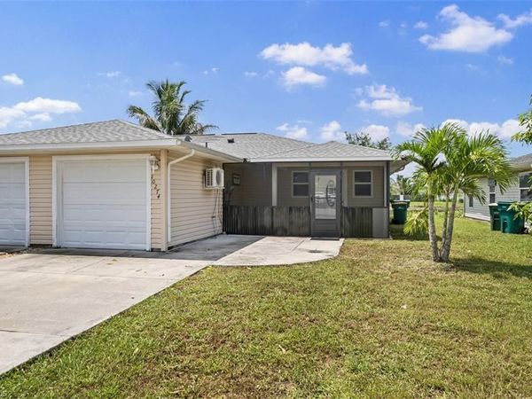 10274 Kingdom CT, NAPLES, FL 34114