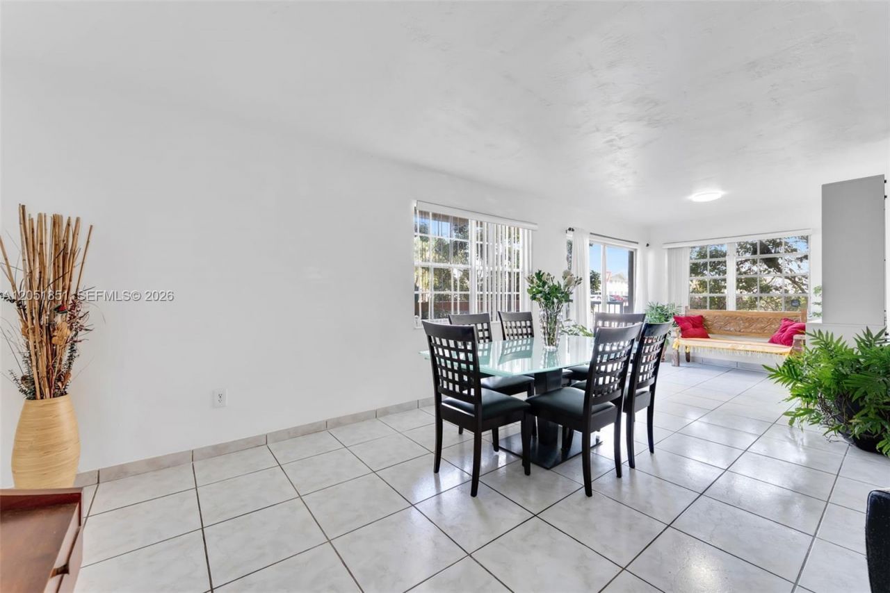 11840 NE 19th Dr , Unit 9, North Miami, FL 33181 Photo