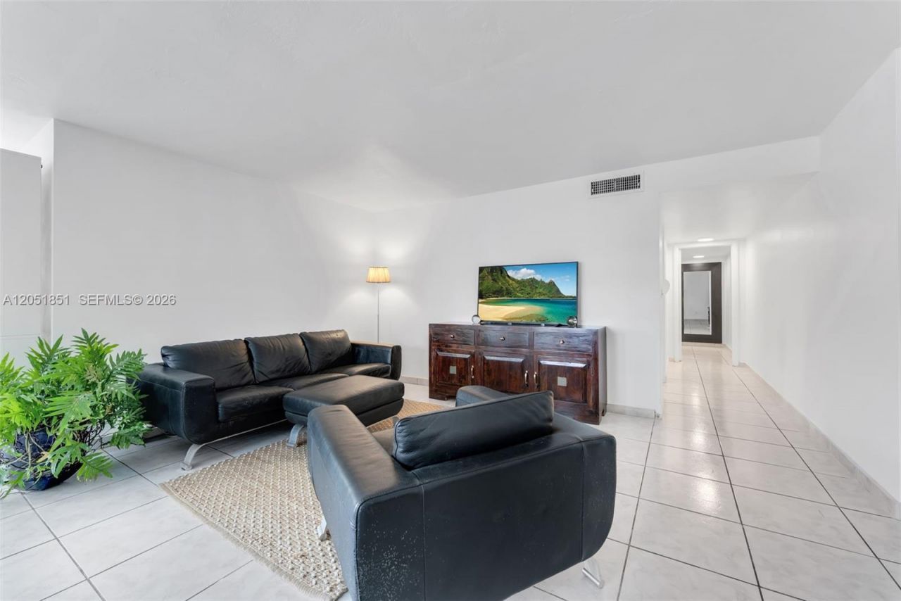 11840 NE 19th Dr , Unit 9, North Miami, FL 33181 Photo