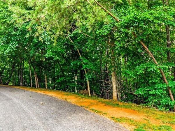 8006 Chatsworth Court , Browns Summit, NC 27214