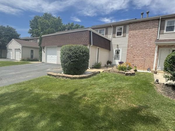 140 Julie Road, Bolingbrook, IL 60440
