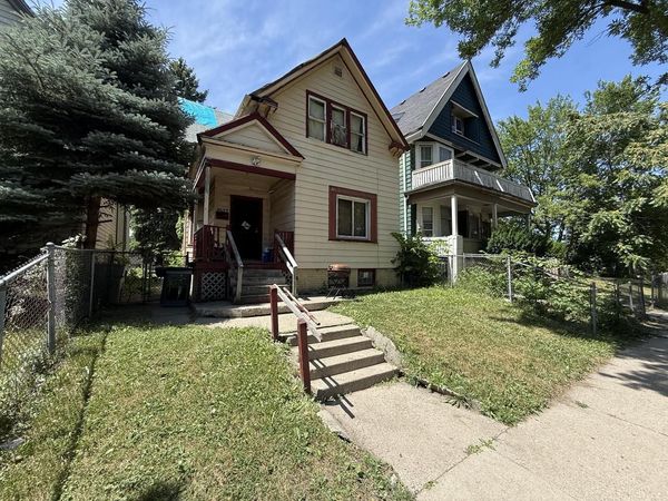 2527 W Monroe STREET, Milwaukee, WI 53206
