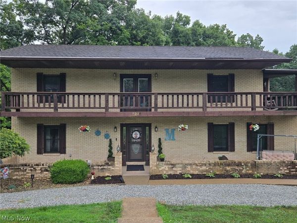 524 Ridgewood Boulevard , Belpre, OH 45714