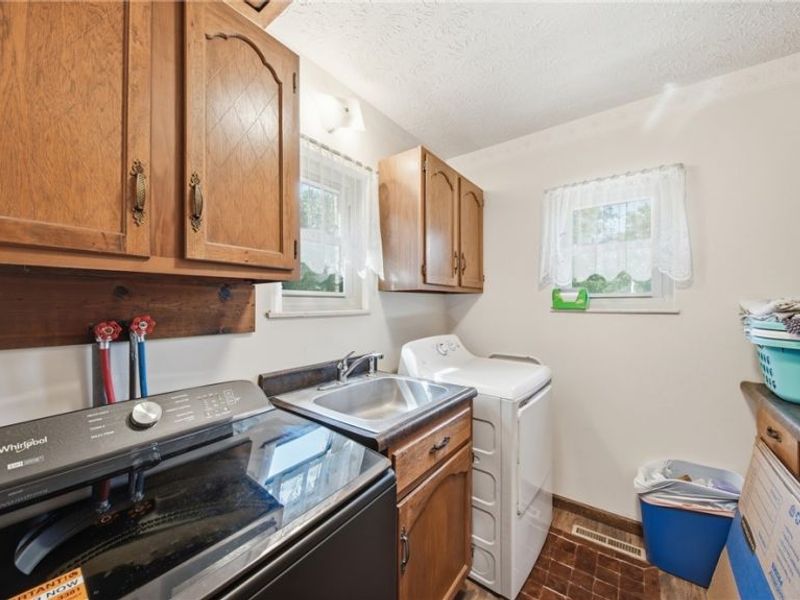 524 Ridgewood Boulevard, Belpre, OH 45714 Photo 29